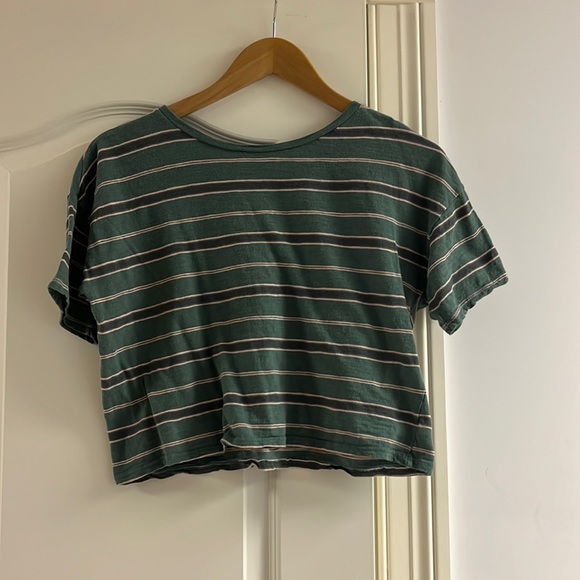 American Eagle Cropped Green Striped T-Shirt - Picture 2 of 3